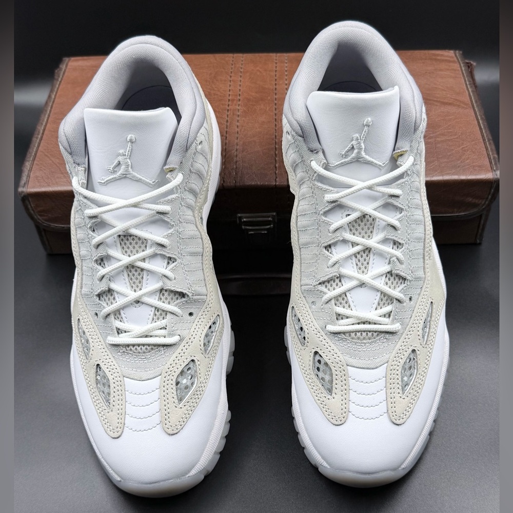 Air Jordan 11 Retro Low IE 'Light Orewood Brown'